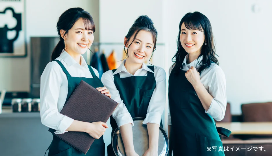 カフェスタッフ